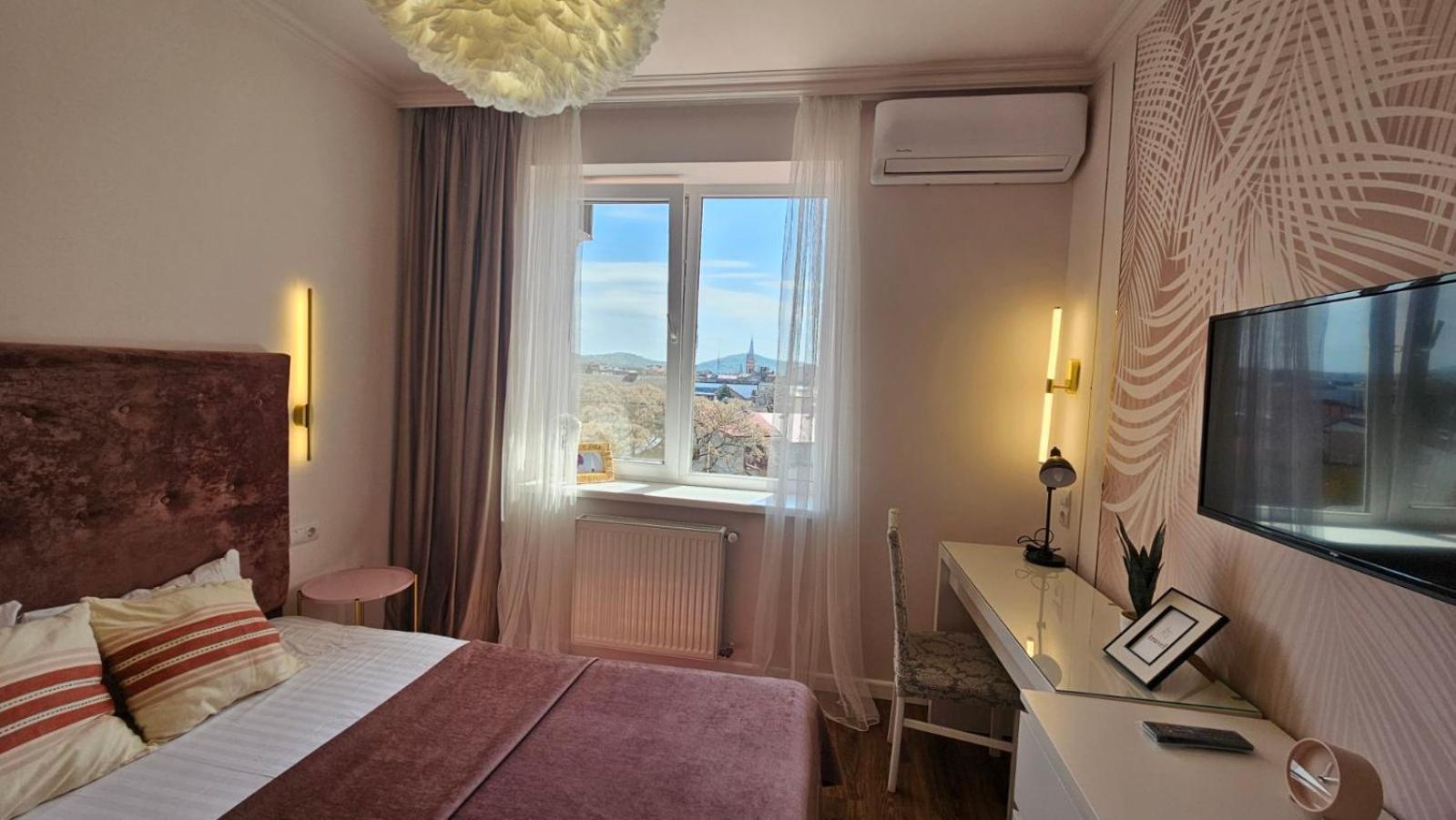 Soft Pink Apartment ムカチェヴォ エクステリア 写真